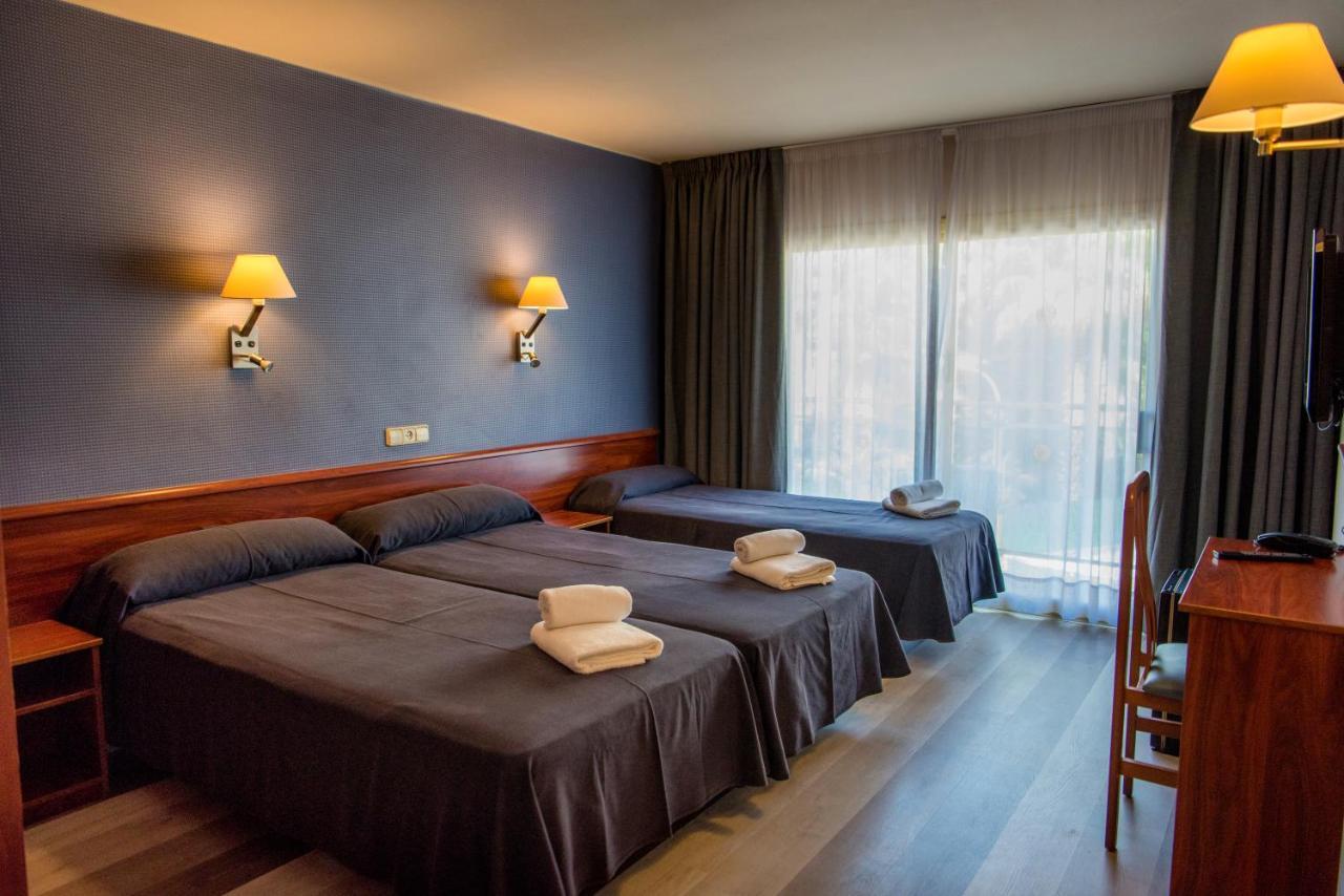 Hotel Acacias & 4*