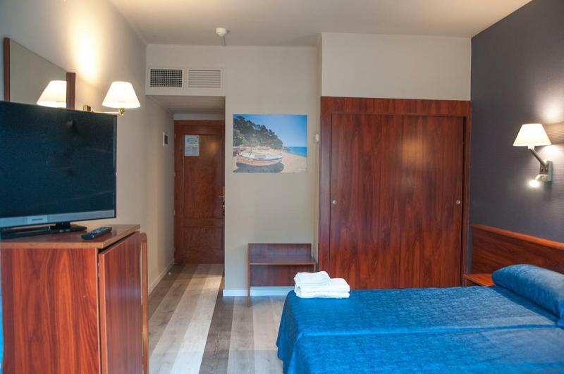 Hotel Acacias & 4*