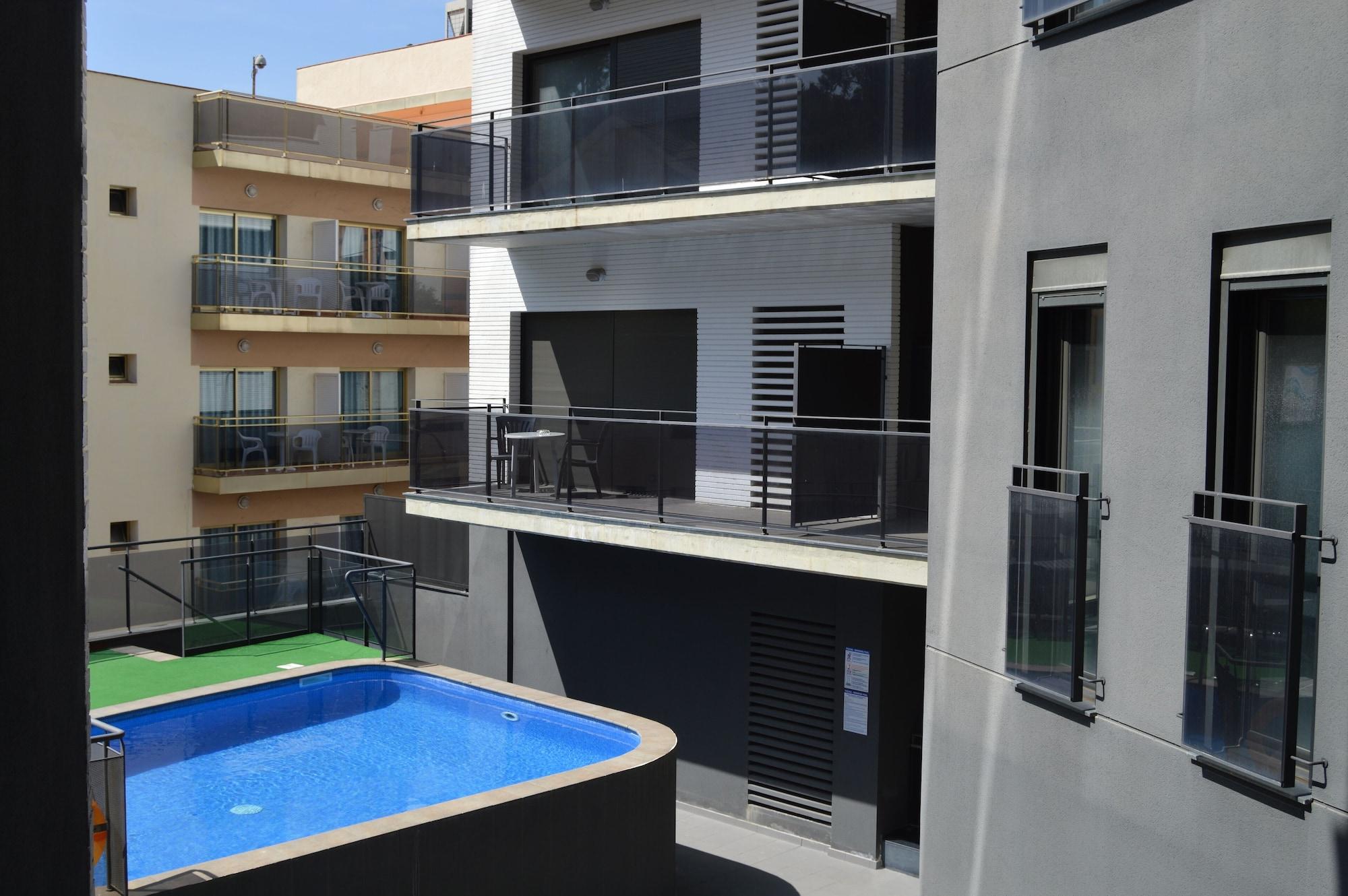 Acacias & 4*