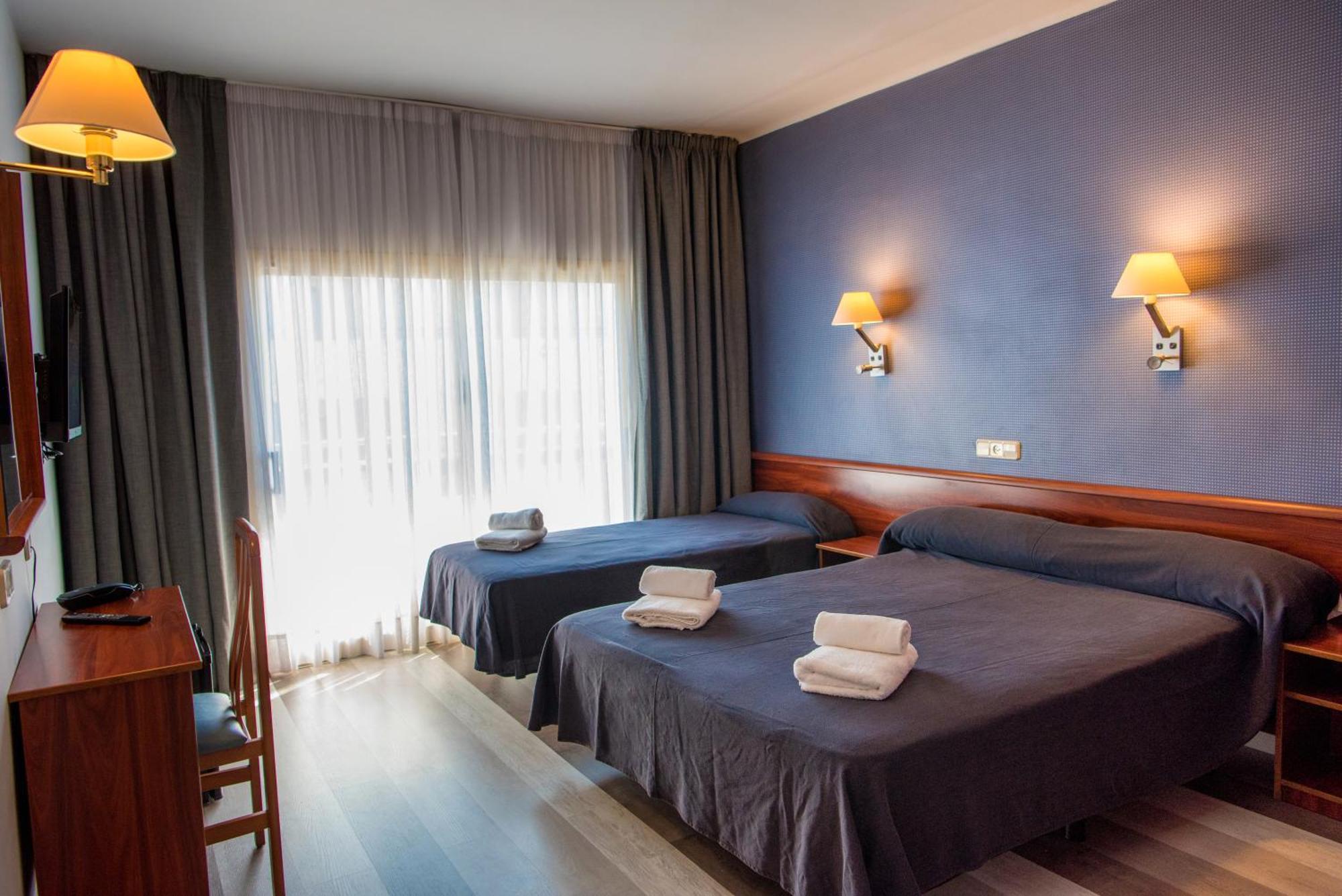 Hotel Acacias & 4*