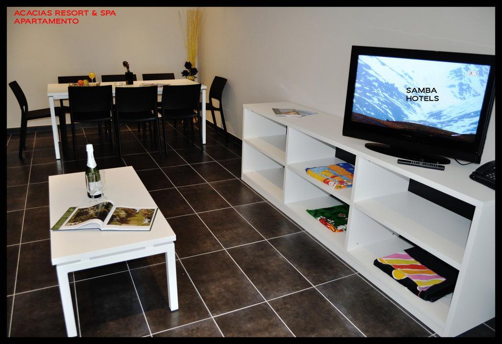 Hotel Acacias & 4*