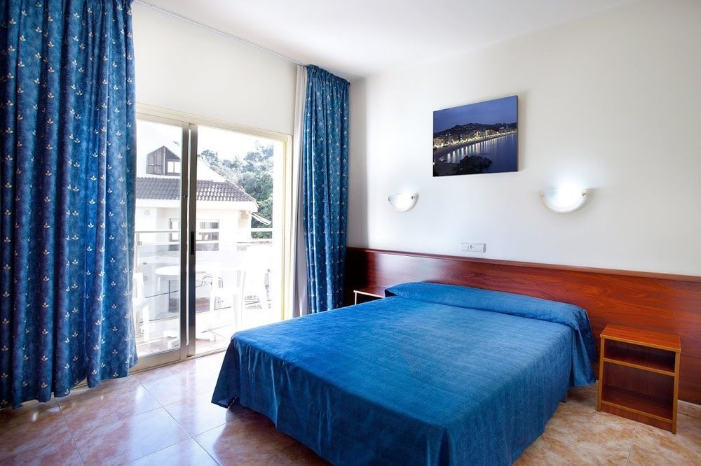 Acacias & Hotel
