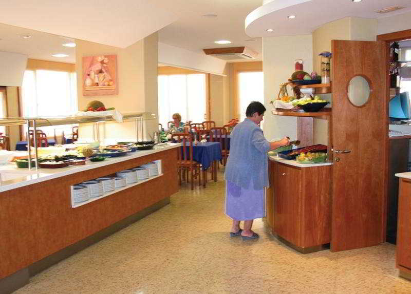 Acacias & Hotel
