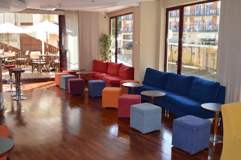 Hotel Acacias &